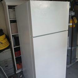 GE brand Refrigerator 