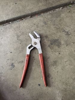 Pliers