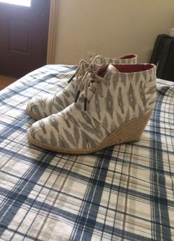 Toms size 7 ladies wedges