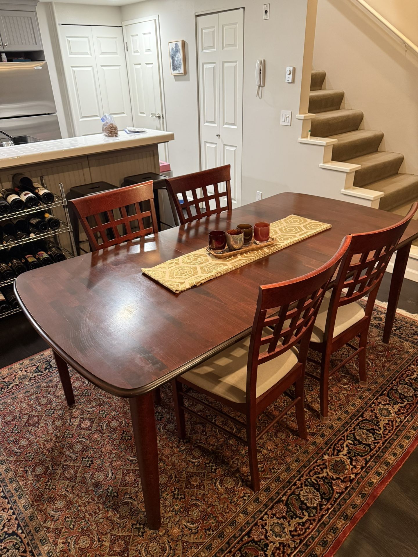 Dining Room Table w/4 Chairs