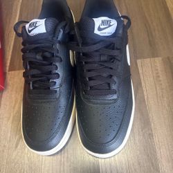 Nike Court Vision Low Sneakers size 9