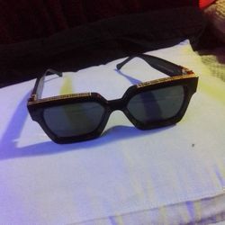 Louis Vuitton Sunglasses for Sale in Campbell, CA - OfferUp
