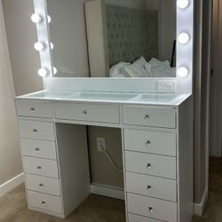 Makeup Vanity + Vanity Mirror - Slaystation