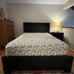 Platform bed frame - Queen