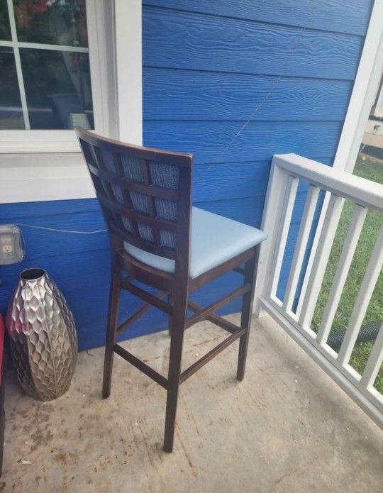 For Sale Nice chair for kitchen table Living room or dining room or Porch in good condition