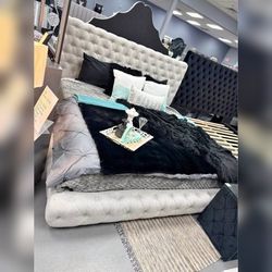 King Queen szie Ivory color paltforam bedframe 