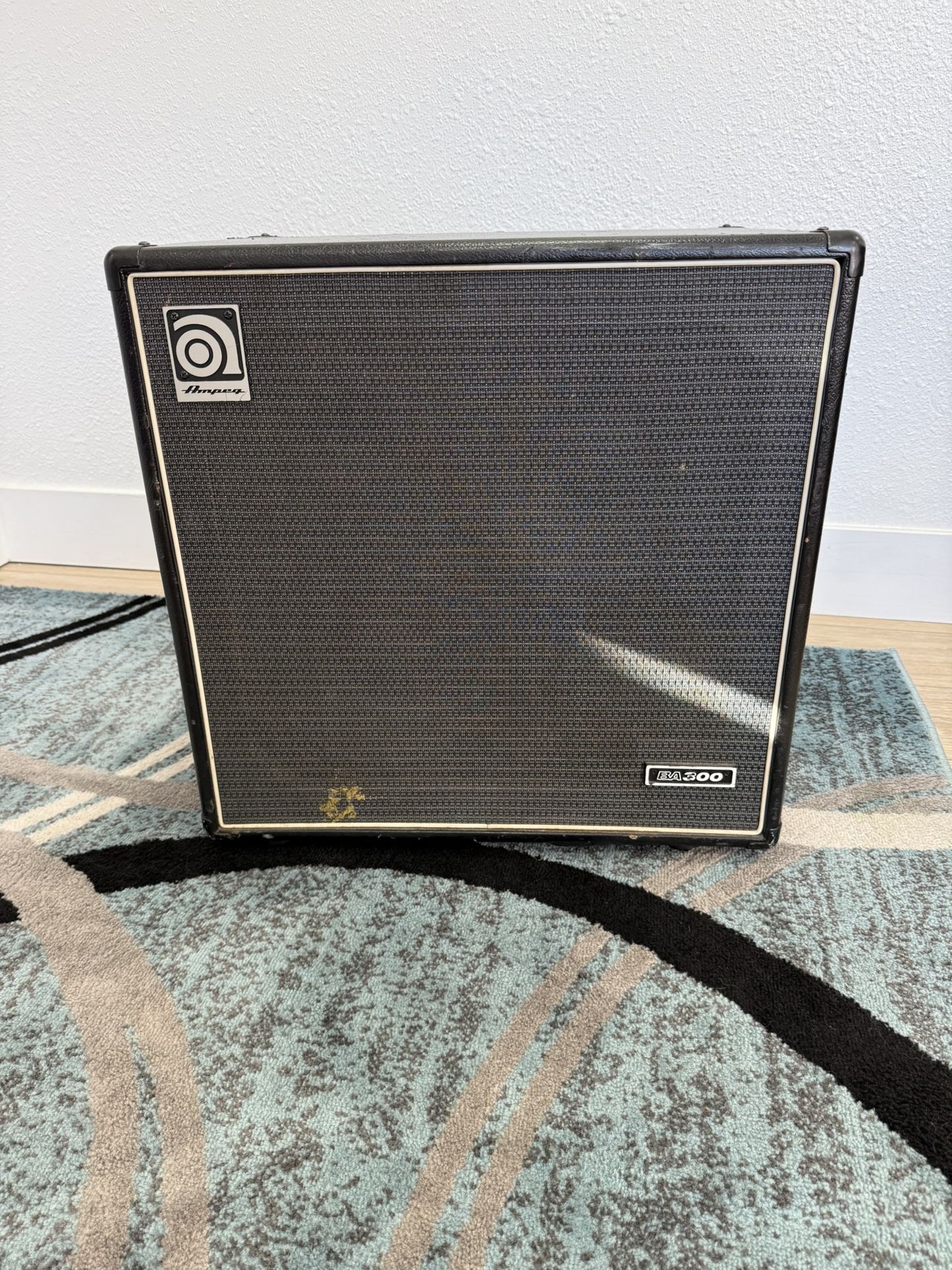 Ampeg BA 300 Bass amp