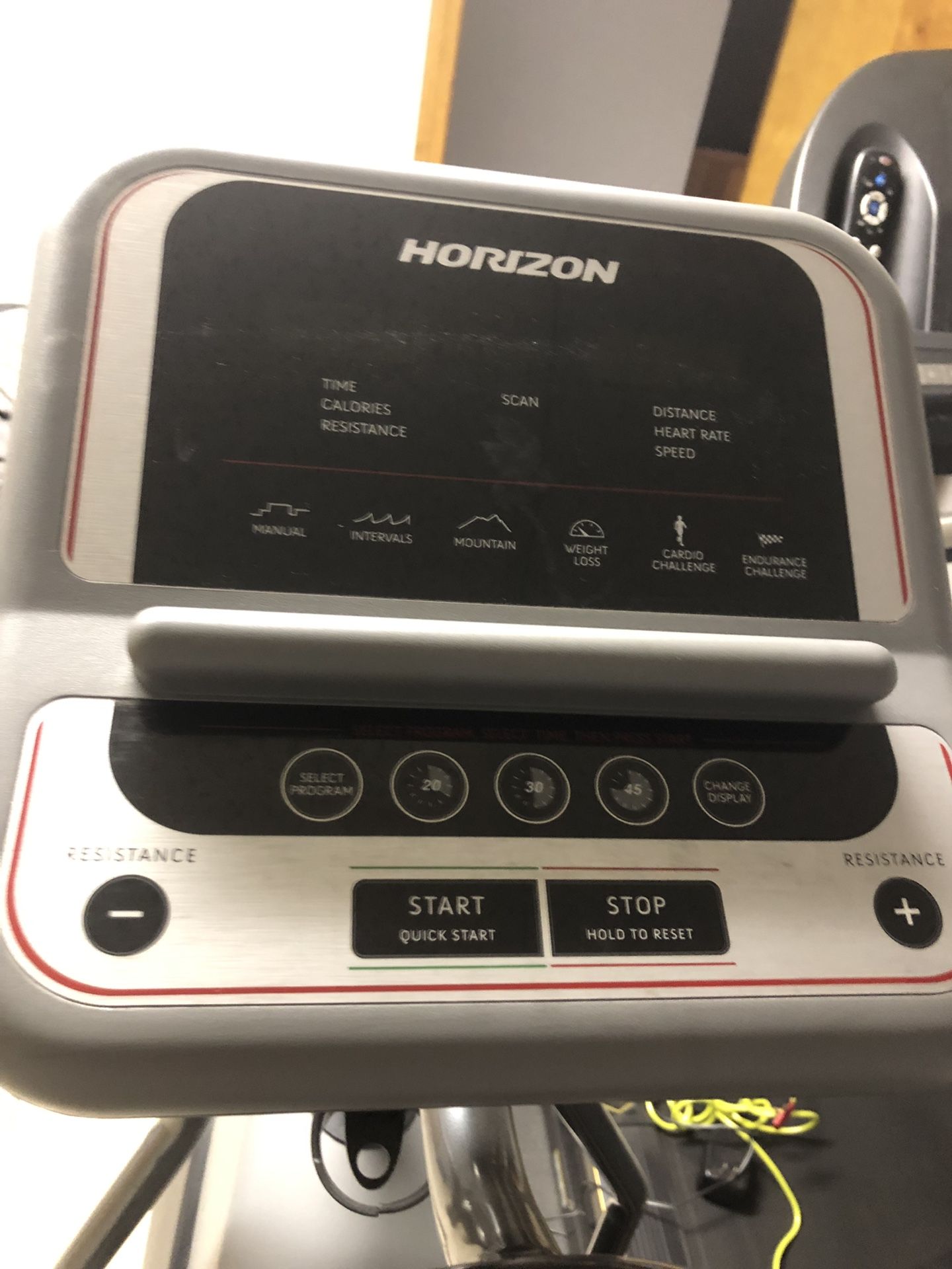 Horizon elliptical exercise machine