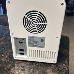 Chefman Mini fridge 