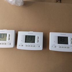 (3) Brand new AC Thermostats : LIKE NEW
