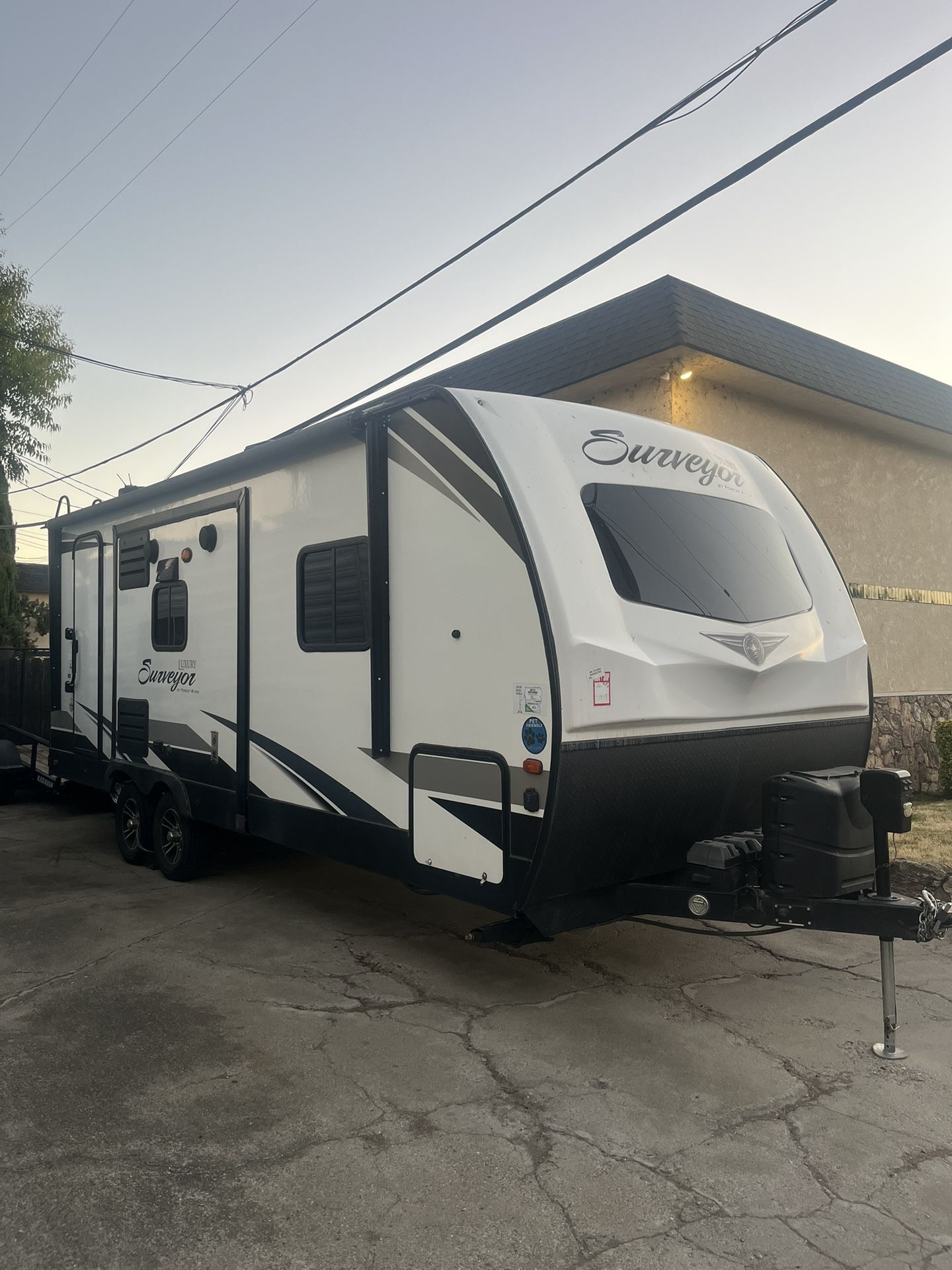 2020 Fores River Surveyor Luxury 22