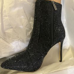 Michael Kors Boots (NEW Size 8) 
