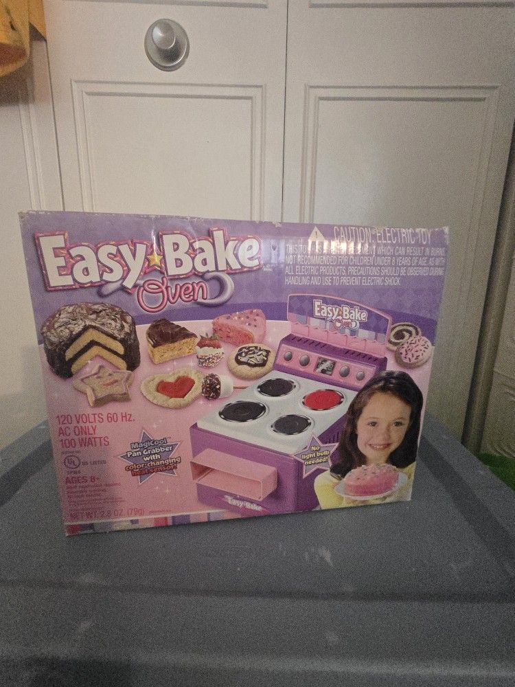 2000s Vintage Easy Bake Oven 