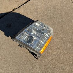 2014 Cadillac Escalade Driver Side Headlight 