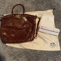 Coach Purse : Leather Lindsay 