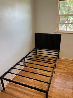 Twin bed frame with sticker head bord