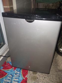 Mini Fridge 