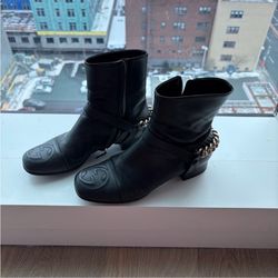 Women’s Gucci Boots 7