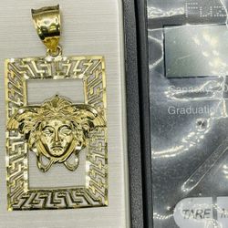 10 KT Gold Charm
