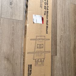 Large full motion Wall Mount For 47”-84” TVs