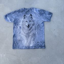 Blue and white wolf t-shirt the mountain size small