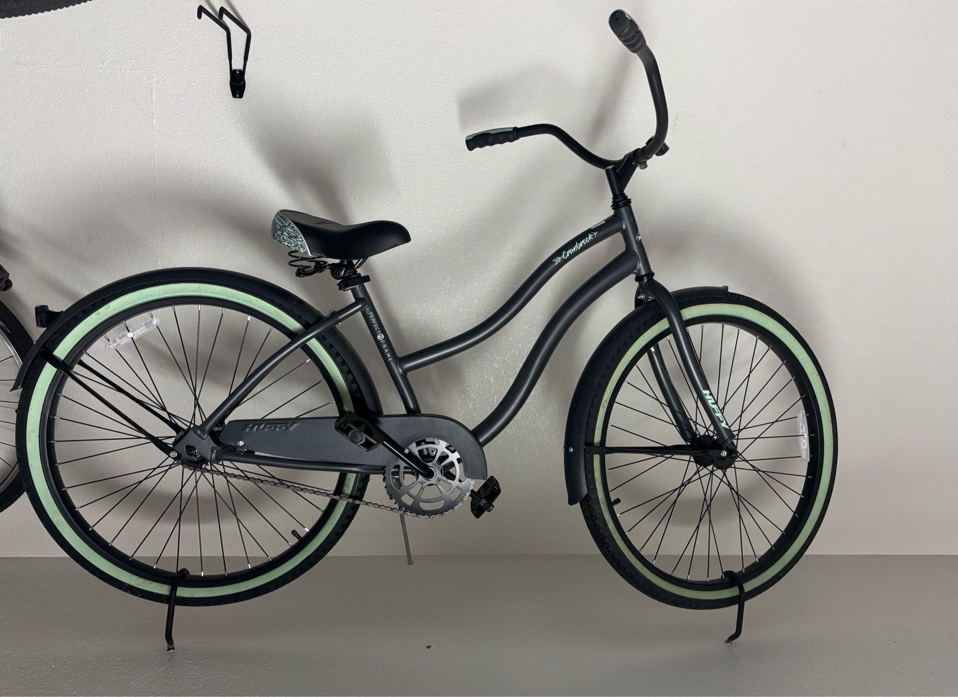 New- Huffy Cranbrook Black Beach Cruiser