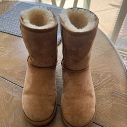 UGG Boots Short Tan Size 6 