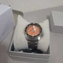 Seiko
5 Sports Automatic Orange Dial Men's Watch
Item No. SRPD59K1