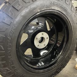 35 x 12.50 x 20 tires and rims
