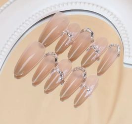 10-piece set of press-on false nails, full coverage nail tips, ready to stick on nails (medium size). Glue sticky tabs will be given