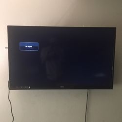 RCA 40 Inch Flat Screen With Wall Mount And Remote 