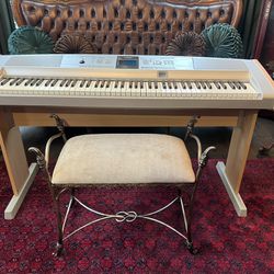 Yamaha Digital Piano / 88 Weighted Keyboard 