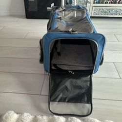 Pet Carrier With Wheels 