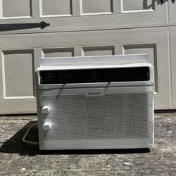Toshiba 5,000 BTU Window Air Conditioner in White