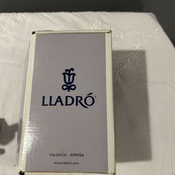 LLADRO “Watch Out Here It Comes” Figurine 