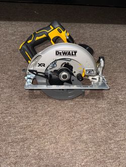 DEWALT Circular Saw