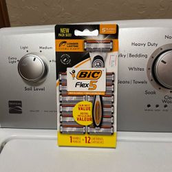 Bic Flex 5 - 1 Handle  & 12 Cartridges