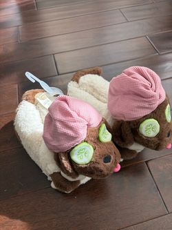 NWT Aeries Critter Dog Spa Slippers in size Medium ($34.95 MSRP)