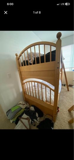 Wood bunk bed