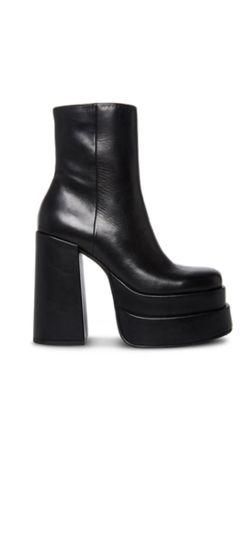 Steve Madden platform boots