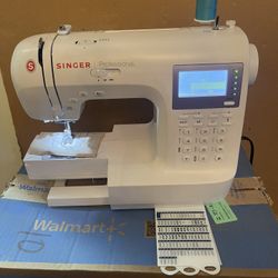 Singer 9100 Professional Computerized Sewing Machine Over 400 built-in Stitches, Alphabets, and LCD Screen $400 Firm On Price