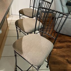 Set of 3 counter height (2’) bar stools.