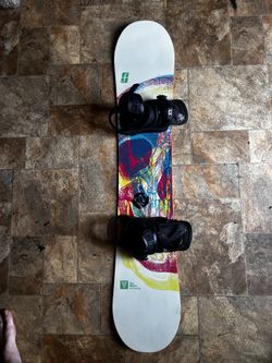 Forum The Sauce 142cm Snowboard w/ Burton Lexa Bindings