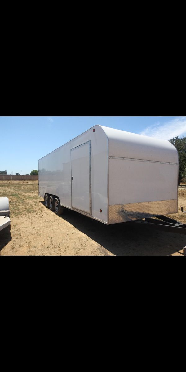 2017 apache enclosed 24foot trailor