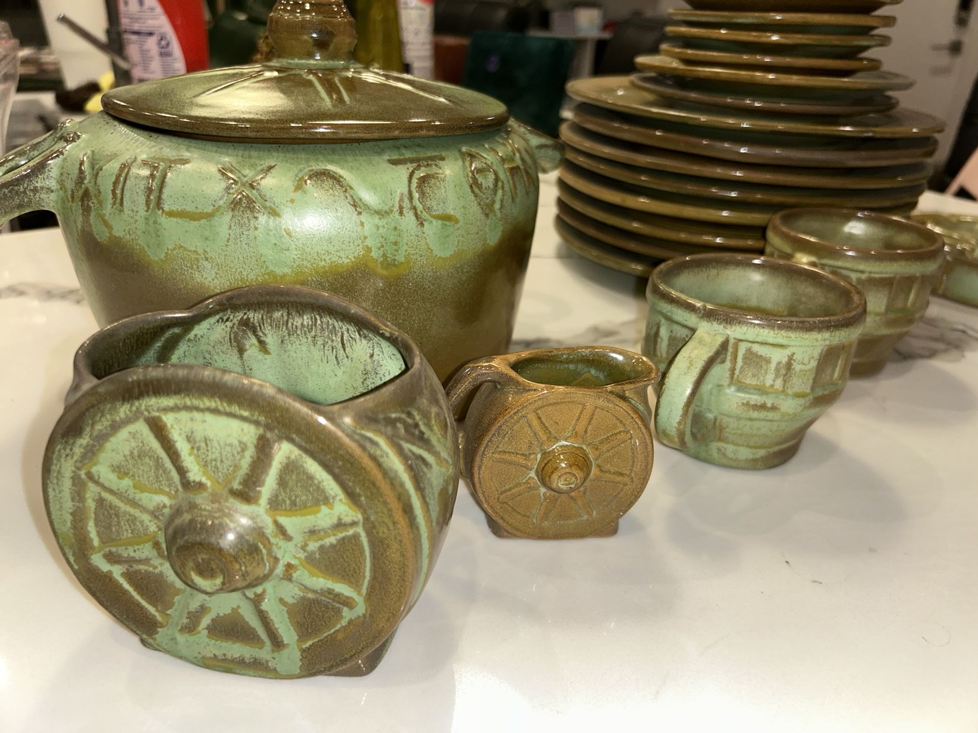 Very Rare! Frankoma Pot Grn Wagon Wheel Cups Plates Horseshoe Handles Set of 23