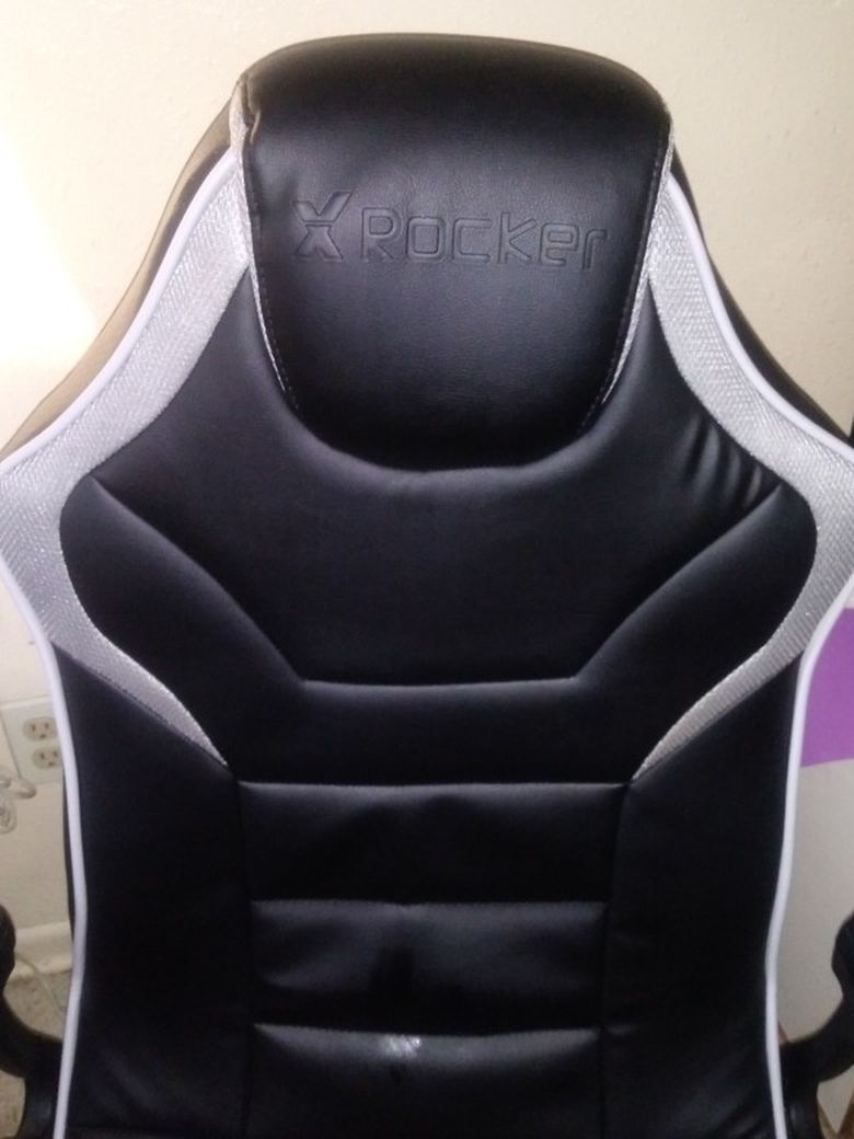 BLUETOOTH GAMING CHAIR BRAND: X Rocker COLOR : BLACK PICK UP ONLY