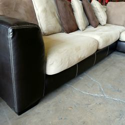 Sectional Sofa Confortable no pest no smoke no rips $265