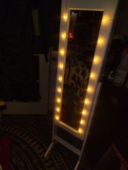 Vanity mirror jewelry box