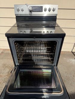 ELECTRIC RANGE -Ceramic Top  Free delivery