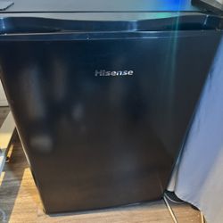 Hisense - Mini Fridge- Never Used